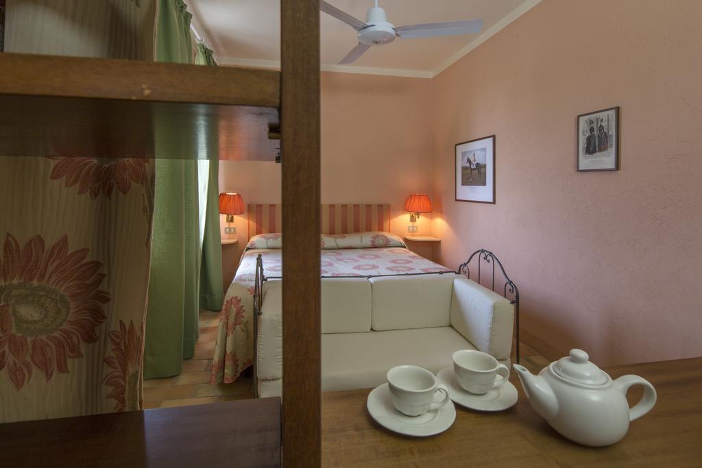 פינרולו Agriturismo Il Torrione חדר תמונה