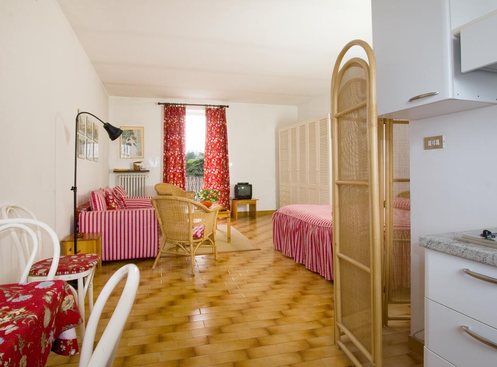 פינרולו Agriturismo Il Torrione חדר תמונה