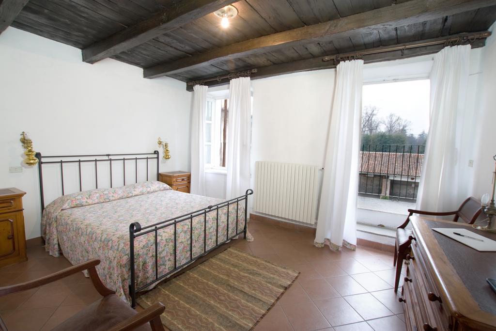 פינרולו Agriturismo Il Torrione חדר תמונה